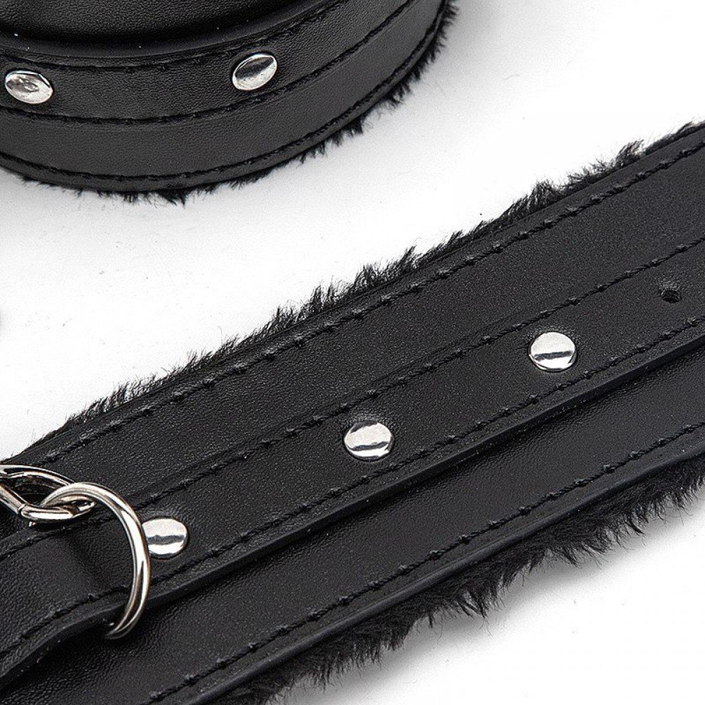 Algema Distanciadora para Pulso e Tornozelo em Nylon Algema Distanciadora para Pulso e Tornozelo em Nylon – Explore Novas Sensações com Algemas SadomasoquistasTransforme seus momentos de prazer com nossas algemas distanciadoras, perfeitas para manter as m Algema Distanciadora para Pulso e Tornozelo em Nylon